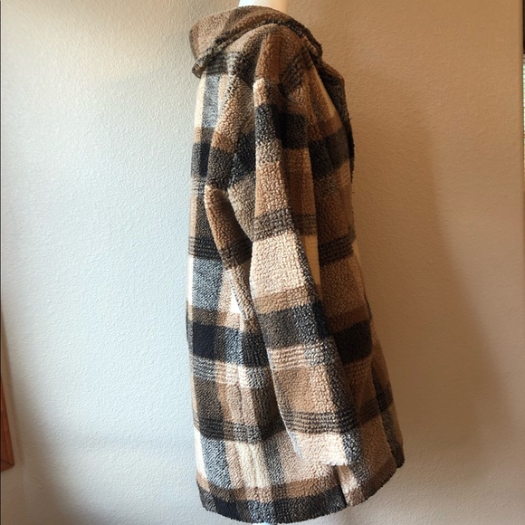 American Eagle Sherpa Faux Fur Winter/Teddy Coat Size Large - Picture 3 of 11